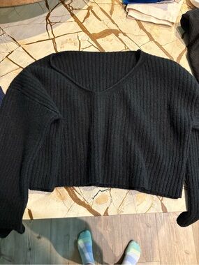 Women's Black V-Neck Ribbed Sweater